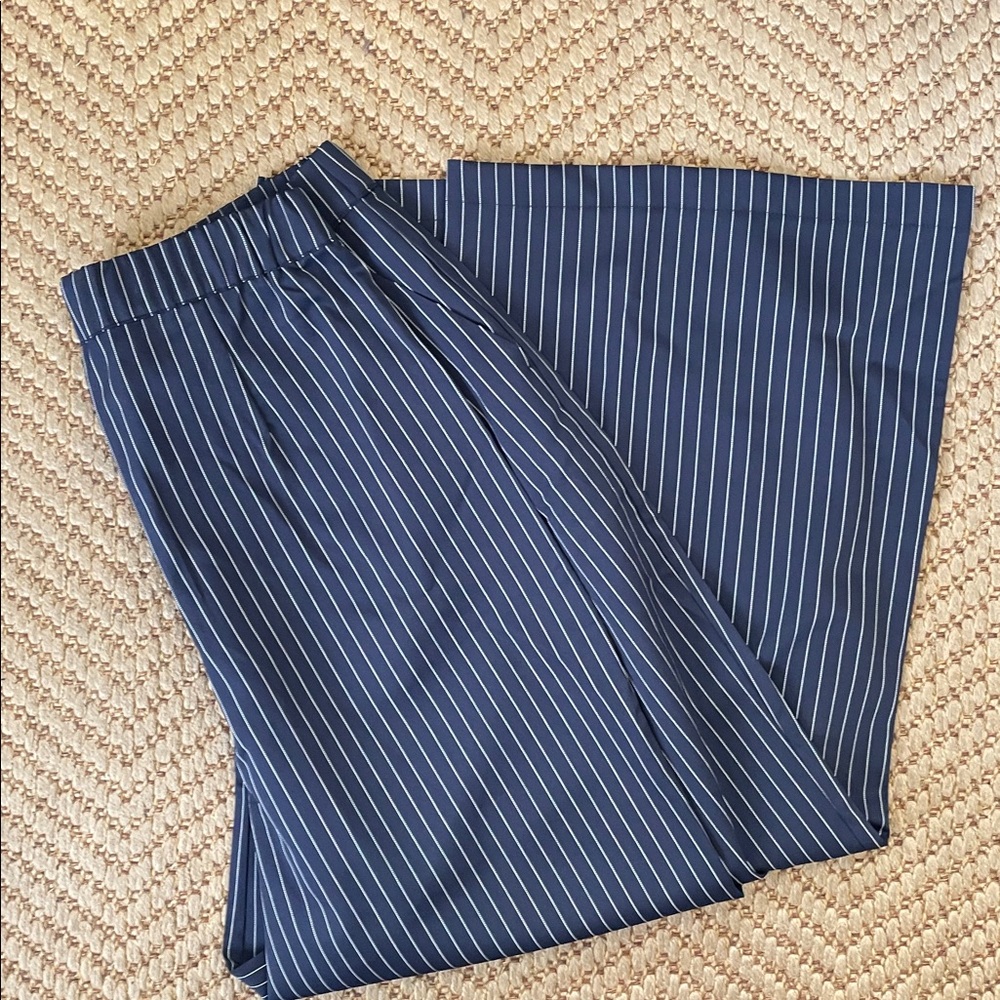 Halara - Wide Legged Flowy Vertical Striped Pants - Navy / White - L